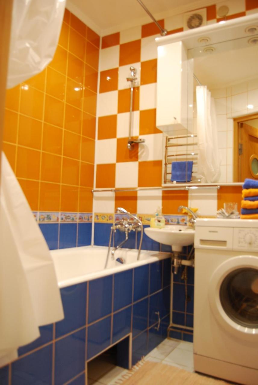 Three Bedroom Stepana Bandery Street روفنو المظهر الخارجي الصورة