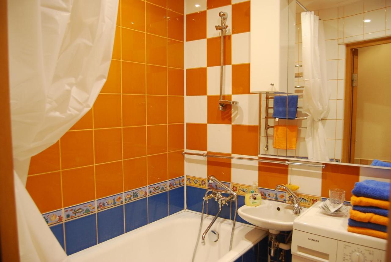 Three Bedroom Stepana Bandery Street روفنو المظهر الخارجي الصورة